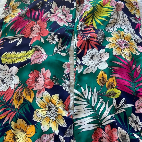 NWOT VICI Jordyn Floral Ruffle Tie Jumpsuit - Picture 5 of 6